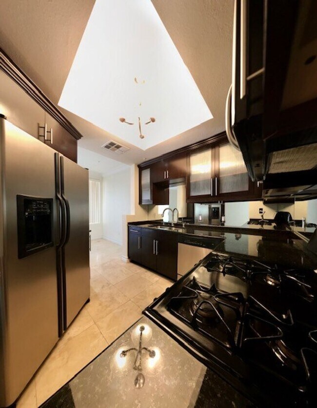 Photo - 1 Bedroom Condo In A Luxurious Community!!