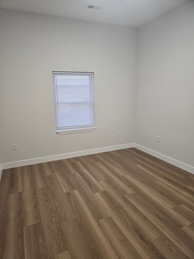 Photo - 3034-MF2-E5 Unidad A