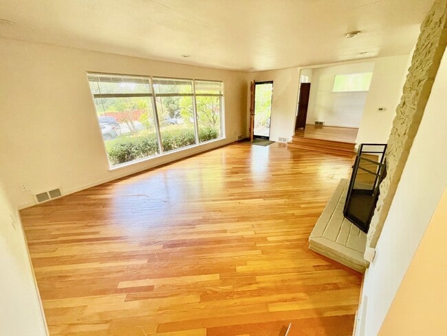 Photo - 11524 6th Ave NW