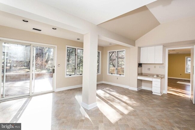 Photo - 1103 Rolandvue Rd