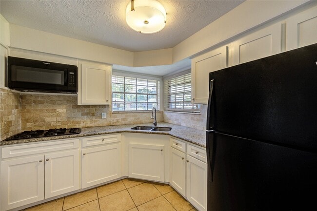 Photo - 9811 Shadydale Ln