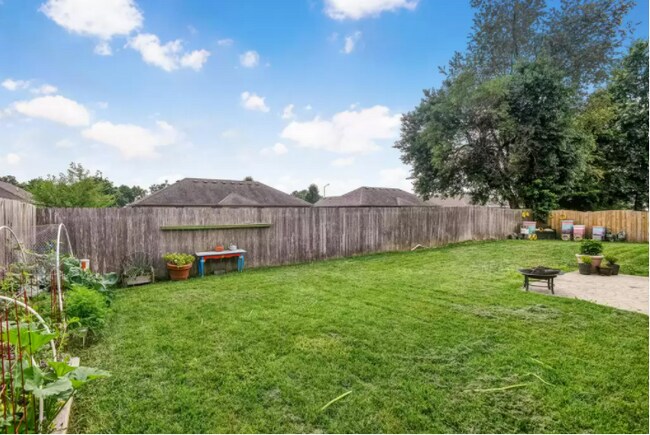 Photo - 358 E Sequoia St