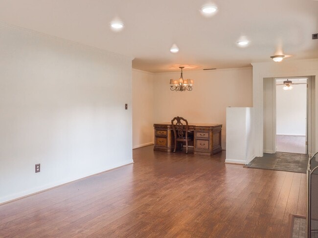 Photo - 403 Granade St