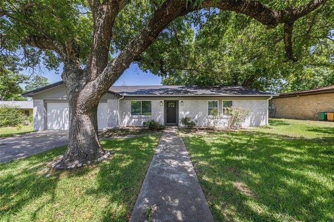 Building Photo - 11603 Oak Trail