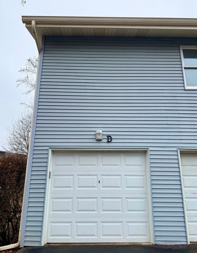 Photo - 330 Hampton Ct Unit D