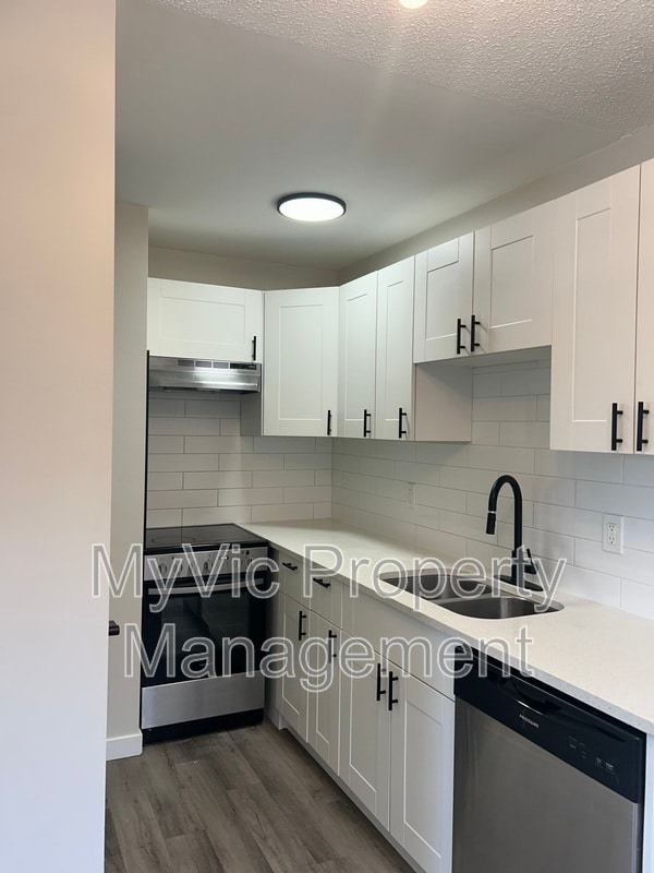 Photo - 10040-10154 154 St Unit One-Bedroom