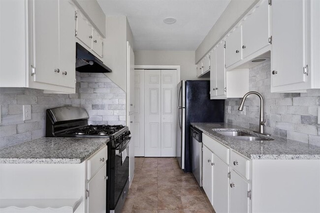 Building Photo - 701 Ramble Ln