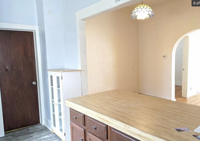 Photo - 816 W Grand Ave