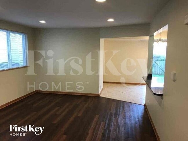 Photo - 932 Symphony Dr