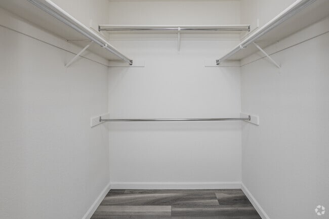 2BR, 2BA - 860 SF