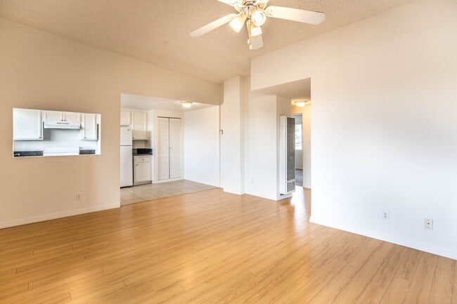 Photo - 1962 Beachwood Dr Unidad 303