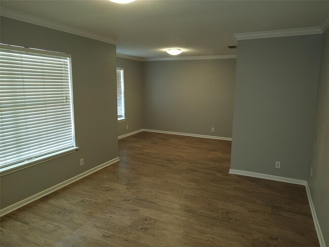 3304 Woodbriar Ln
