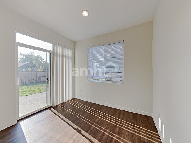 Photo - 1011 NE 12th Ave