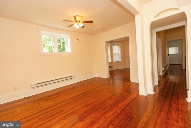 Building Photo - 3 Glenwood Ave Unit 1 Rental