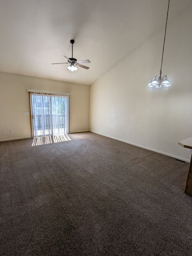Photo - AWESOME 3-BDRM, 3-BATH, 4-LEVEL HOME AVAILABLE FOR IMMEDIATE OCCUPANCY IN GRAPEVINE - EVANS!