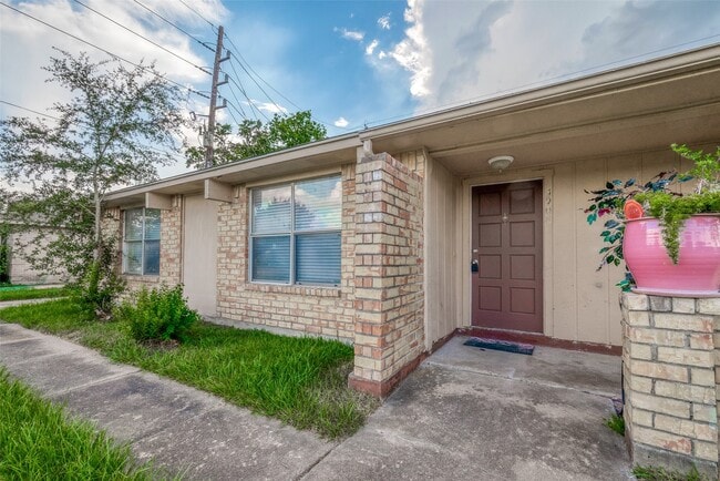 Photo - 3906 Quiet Pl Dr