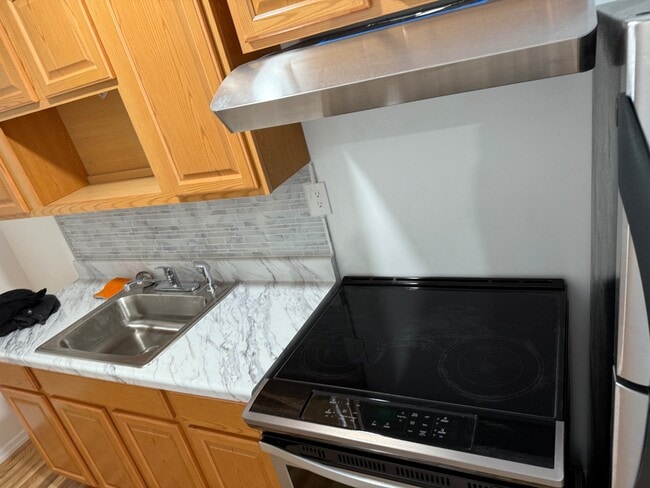 Photo - 111-23 Inwood St