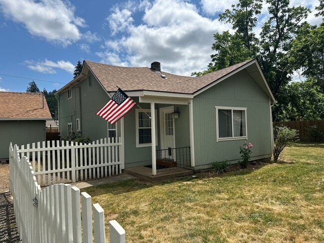Photo - 3 bed 1 bath house in a great a neighborhood!