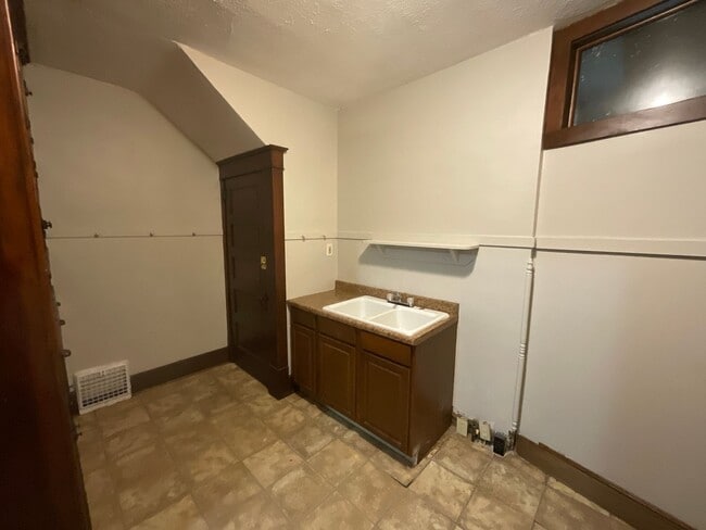 Photo - 1212 18th St NW Unidad 1212 18th Street NW Down