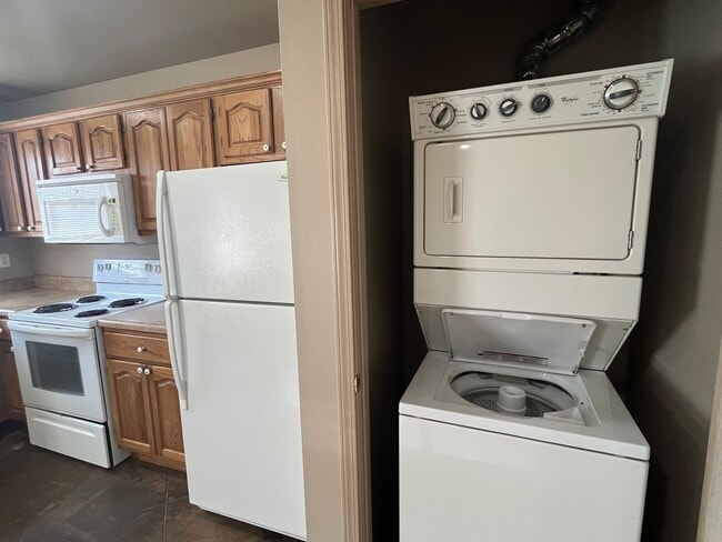 Photo - 1123 E 13th St Unit B