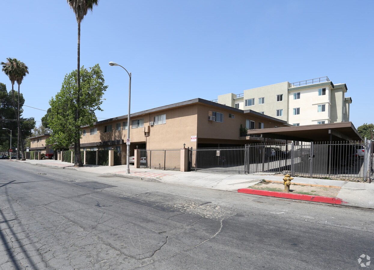 Photo - 6615 Darby Ave