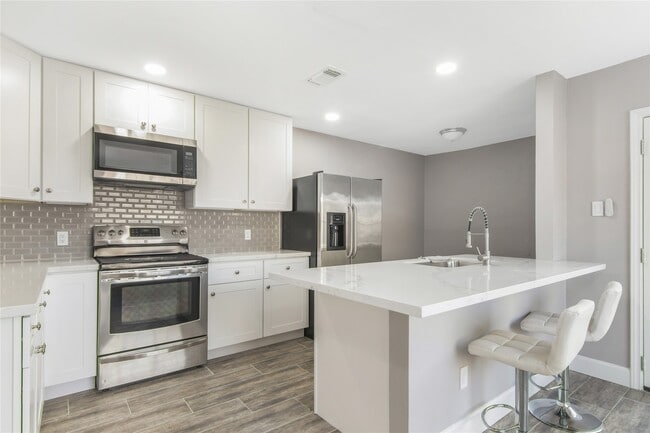Building Photo - 9200 W Bellfort Ave Unit 83 Rental
