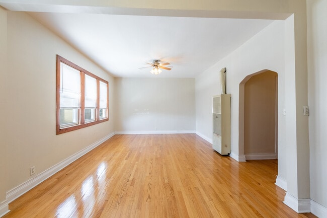 Photo - 2058 W 19th St Unit 2