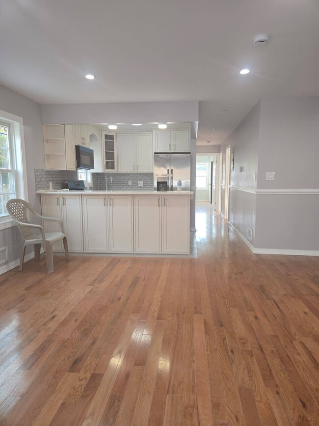 Photo - 167-12 110th Ave