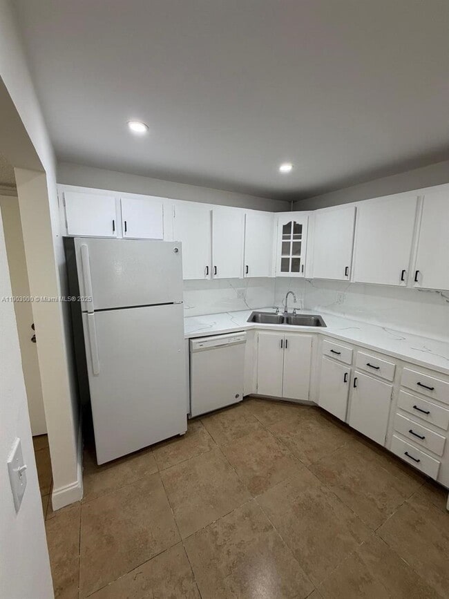 Building Photo - 10701 Royal Palm Blvd Unit 14