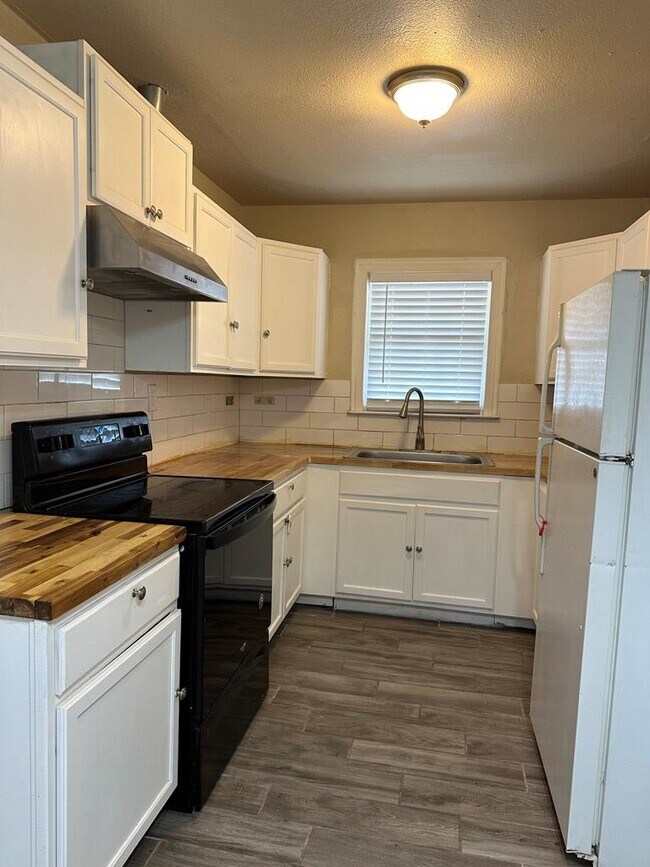 Photo - 1711 Doran Dr
