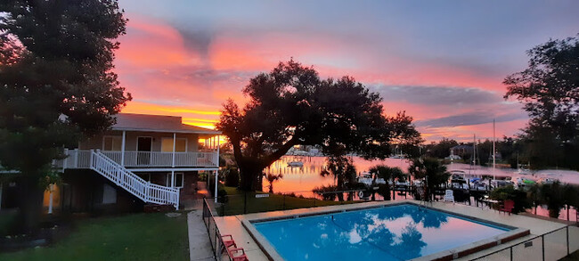 Magnolia Cove Apartments and Marina - Magnolia Cove Apartments and Marina