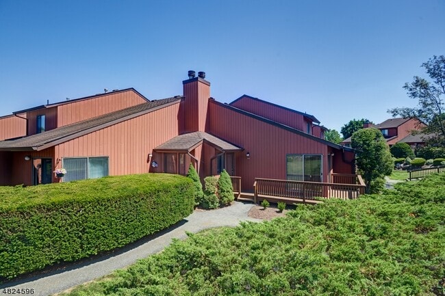 Building Photo - 250 Ridgedale Ave Unit 4