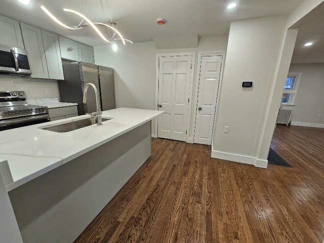 Photo - 1 Triangle St