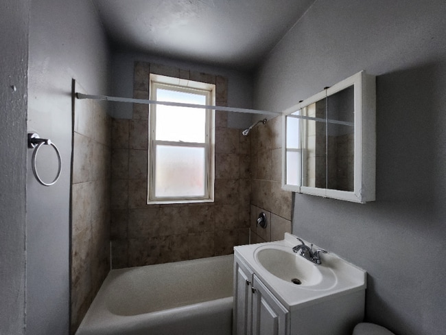 Photo - 644 N Mayfield Ave Unidad 2