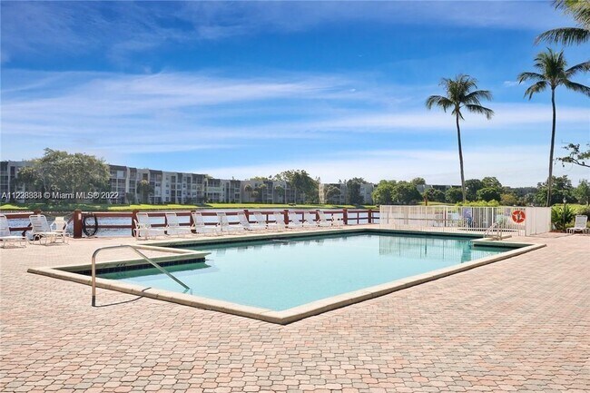 Building Photo - 1715 Whitehall Dr Unit 405 Rental