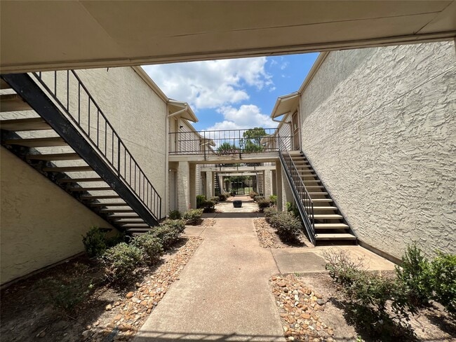 Photo - 10075 Westpark Dr Unit 12