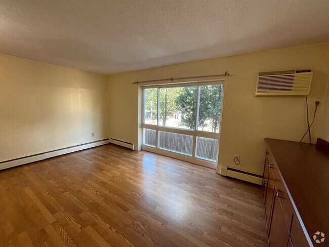 Building Photo - 2595 Massachusetts Ave Unit 4 Rental