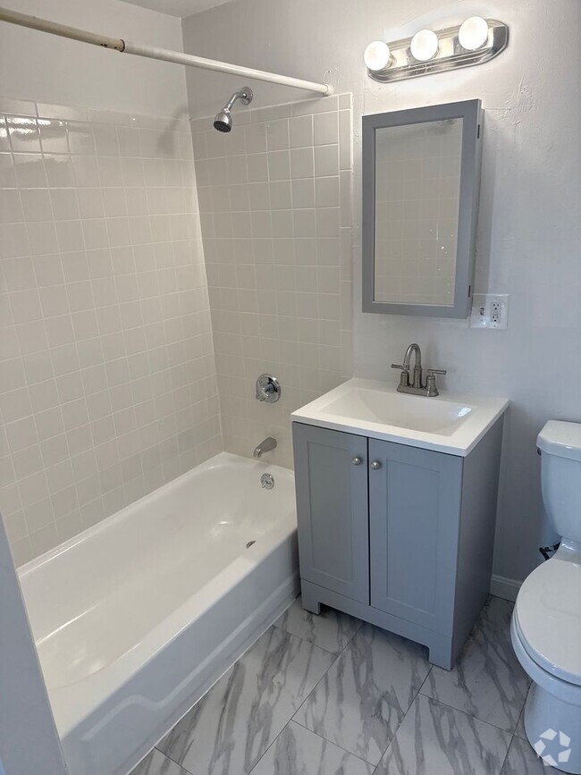Building Photo - 107-111 Brooks St Unit 107-3 Rental