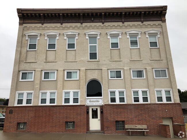 Building Photo - Courthouse View Apartments Unit 304