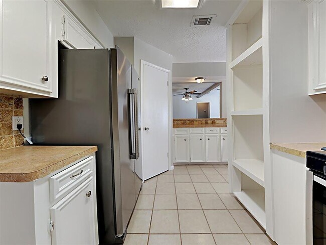 Photo - 29119 Stapleford St