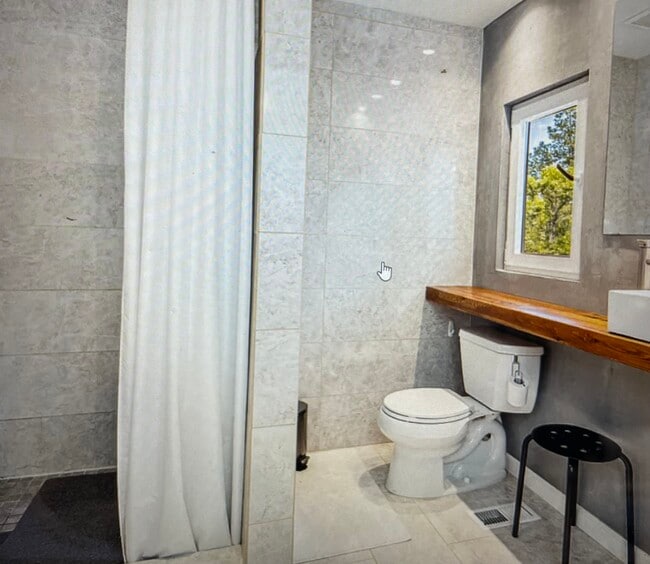 Photo - 1455 W University Heights Dr N