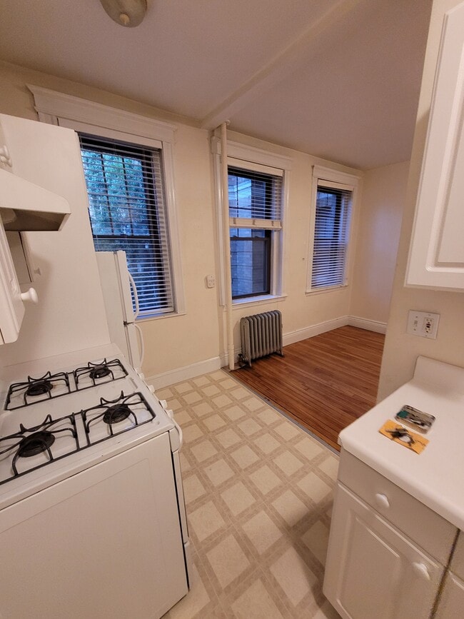 Building Photo - 62 Queensberry St Unit #2 Rental