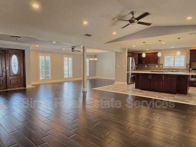 Photo - 515 Hollow Ridge Rd