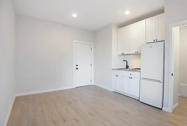 1520 W 8th St Apartments