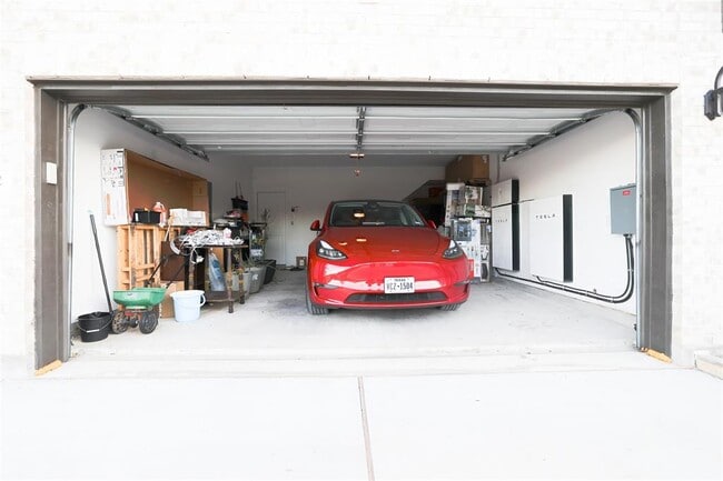 Photo - 232 Barton Oak Trl