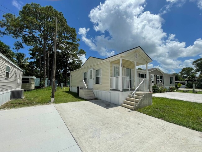 Building Photo - 11500 SW Kanner Hwy Rental