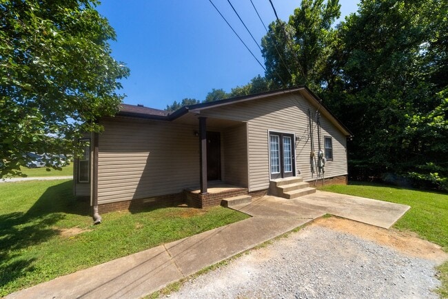 Building Photo - 1487 Nichols Dr Unit 1487 Nichols Drive; Apt. B