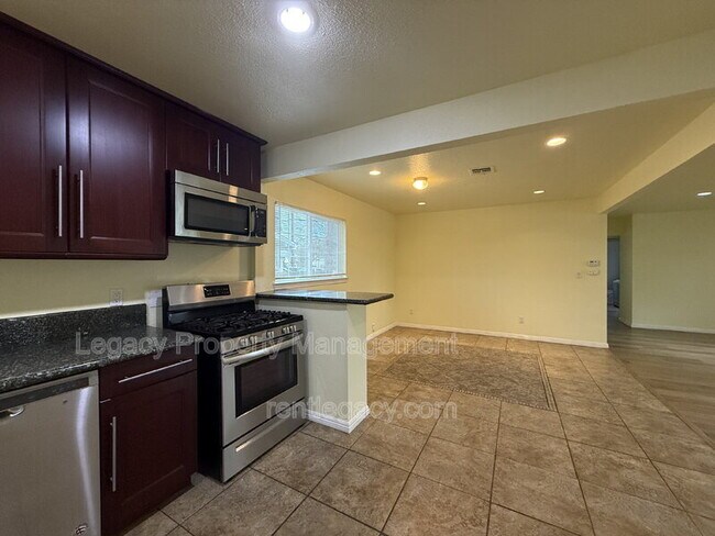 Photo - 725 Bryte Ave