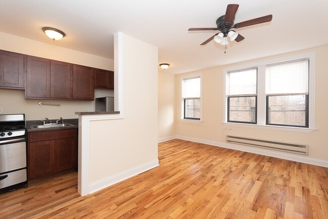 Building Photo - 851 W Diversey Pky Unit J08P