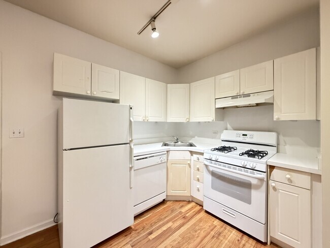Photo - 909 W Dakin St Unit J09W